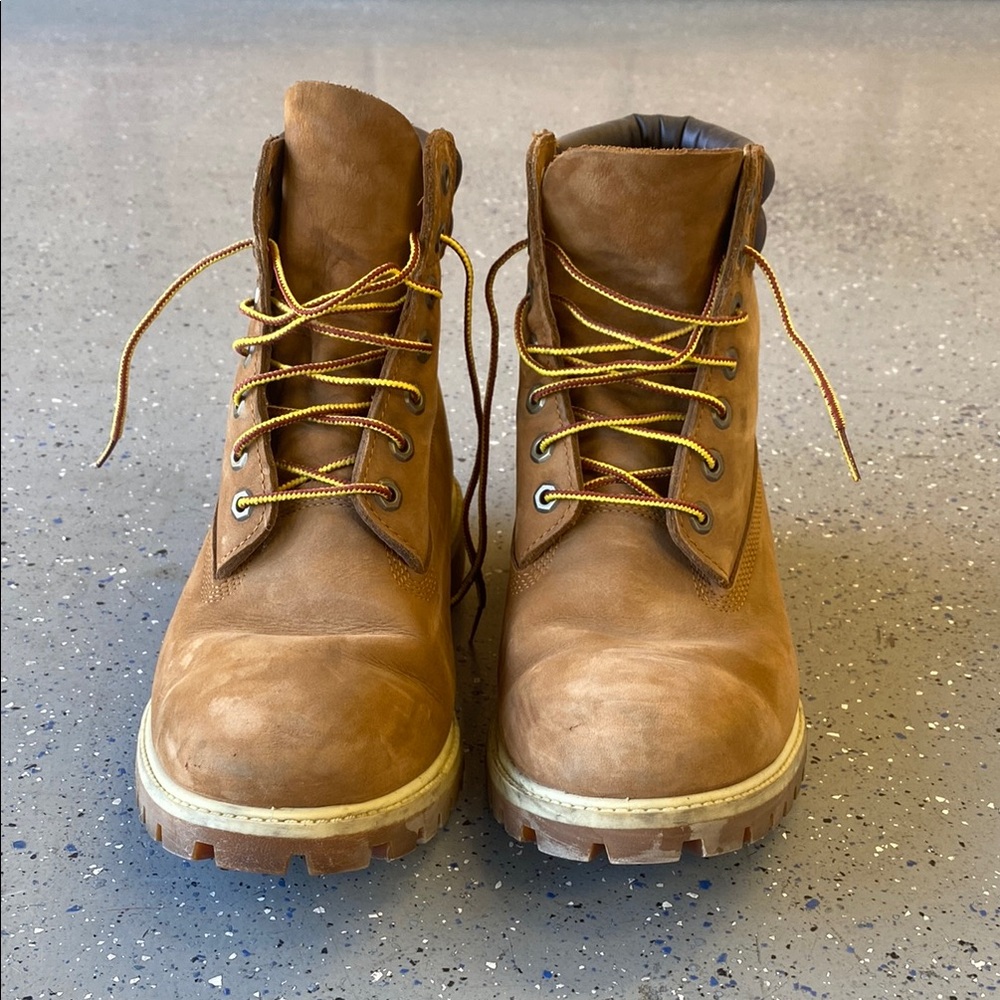 Timberland Tan Leather Boots with Padded Collar and Rugged Sole